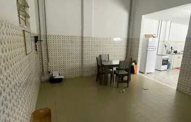 Imagem 4: Casa em frente à praça camerindo