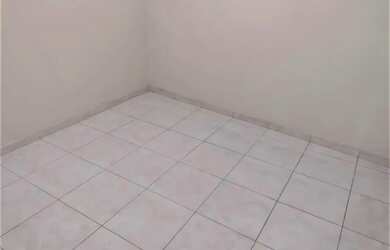 Imagem 6: Localização Incontestável! Casa Linear, junto a comércio e condução, possibilidade de faze