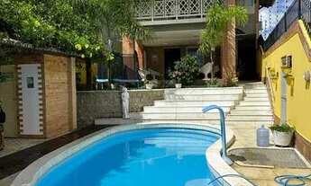 Imagem 4: Casa para aluguel possui 200 metros quadrados com 5 quartos