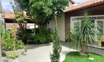 Imagem 2: Casa espaçosa, com amplo terreno e 3 vagas de garagem