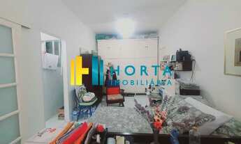 Imagem 5: Conjugado reformado, andar alto, fundos. Uma quadra da praia