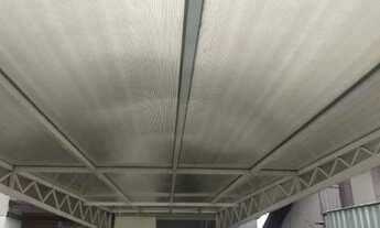 Imagem 2: Apartamento no terreo, 2 quartos, garagem coberta, com grades, sacada com churrasqueira