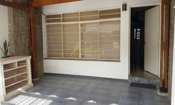 Imagem: Casa numa rua tranquila perto do metro