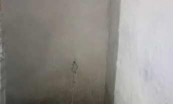 Imagem 2: Alugo quarto cozinha com banheiro e uma área pequena casa mora mas pessoas no quintal