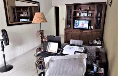 Imagem 4: Localização Incontestável! Casa Linear, junto a comércio e condução, possibilidade de faze