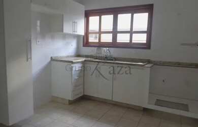 Imagem 5: Casa de condomínio para aluguel possui 296 metros quadrados com 4 quartos