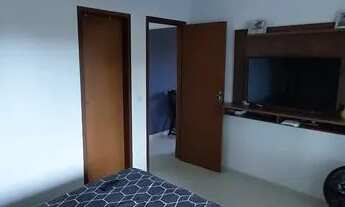 Imagem 4: Vendo casa com 2 quartos amplos, planejados, garagem coberta, aceita carro como parte paga