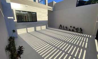 Imagem 4: Sobrado para venda possui 149 metros quadrados com 4 quartos em Jardim Aguapeu - Mongaguá