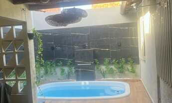 Imagem 2: Casa à VENDA no Jardim América com piscina e energia solar