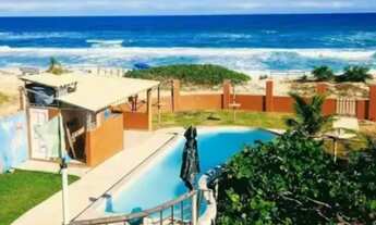 Imagem 2: Suite com piscina e em terreno beira mar