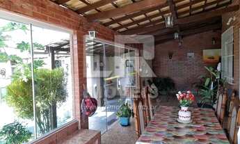 Imagem 5: Casa com 2 quartos e excelente área externa em rua asfaltada próximo ao centro comercial