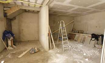 Imagem: Sobrado novo em fase final de construção