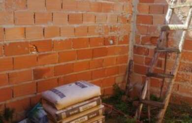 Imagem 2: Terreno com construção no ponto de laje