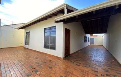 Imagem 5: Linda Casa Coopharádio com Piscina** 4EA2QM