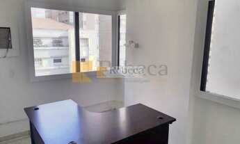 Imagem: Conjunto comercial dividido em três salas