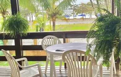 Imagem 6: Casa e chalés frente à praia em Maranduba