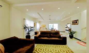 Imagem 3: Casa mobiliada de 5 quartos com 3 suítes no Green Club I