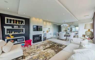 Imagem 2: Apartamento para venda possui 128 metros quadrados com 3 quartos em Mont Serrat - Porto Al