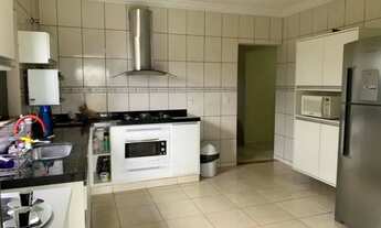 Imagem: CASA COM TRÊS QUARTOS DISPONÍVEL NO CONJUNTO