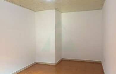 Imagem 2: PORTO ALEGRE - Casa Padrão - PARTENON