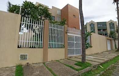 Imagem 4: Suíte tamanho médio com banheiro gigante