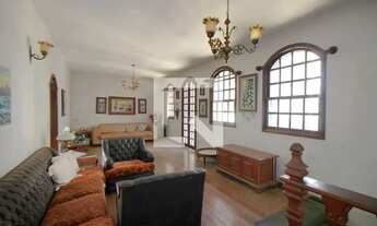 Imagem: Casa à Venda - Coração de Jesus, 3 Quartos