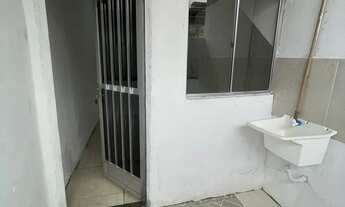 Imagem 2: Casa com quarto, sala e cozinha americana, banheiro e área de serviço