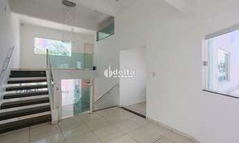 Imagem 2: Casa residencial com 5 quartos disponível para locação no bairro Jardim Karaíba em Uberlân