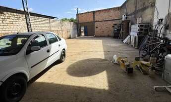 Imagem 2: Terreno / galpão