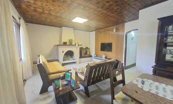 Imagem 2: Casa para Venda em Teresópolis, Várzea, 3 dormitórios, 1 suíte, 2 banheiros, 3 vagas