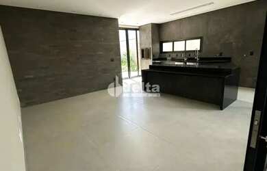 Imagem 2: Casa no condomínio Jardim Versailles disponível para venda em Uberlândia-MG