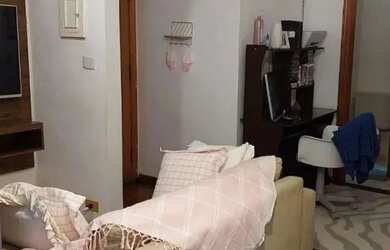 Imagem 7: Apto em predio de 3 andares, sem elevador. Fachada recem reformada, rua tranquila, com fác