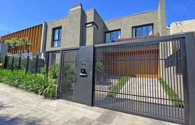 Imagem 2: Casa de 3 suites e 6 vagas de garagem !!!