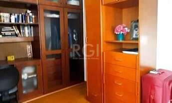 Imagem 5: No Bairro Petrópolis, Cobertura 4 dormitórios, 2 suítes, 2 banheiros sociais, wc auxiliar