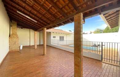 Imagem 7: Linda Casa Coopharádio com Piscina** 4EA2QM