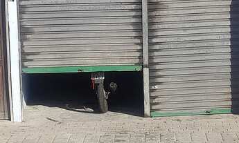 Imagem 1: Loja Galpão / depósito com 5 vagas na garagem