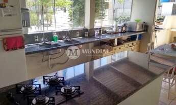 Imagem: TERRAÇO E CHURRASQUEIRA