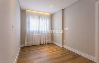 Imagem 3: SM/Apartamento Alta Padrão, com 03 Dormitórios sendo 03 Suítes, no bairro Kobrasol em São