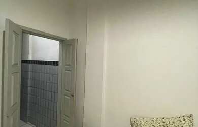 Imagem 5: Casa em frente à praça camerindo