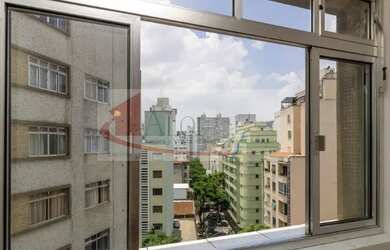 Imagem 6: Simpático sala/quarto, totalmente reformado, com garagem, em andar alto, com excelente ilu