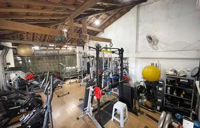 Imagem 3: Casa com 241m² de área construída em um terreno de 600m² com vaga para mais de 6 carros