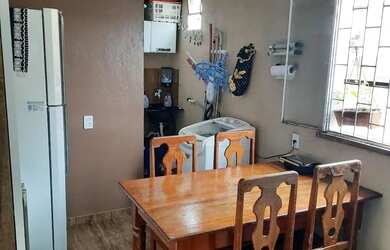 Imagem 6: Casa em baixo mas 2 apartamentos em cima e um ponto na frente