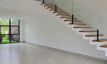 Imagem 5: Casa de condomínio para venda possui 232 metros quadrados com 4 quartos