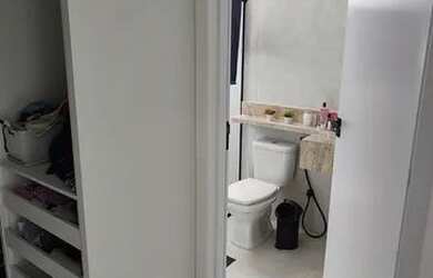 Imagem 7: Casa de condomínio para venda possui 320 metros quadrados com 4 quartos