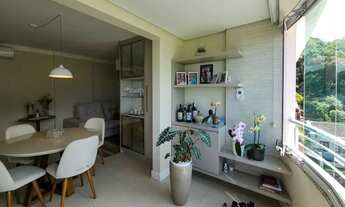 Imagem 5: Apartamento semimobiliado de 2 quartos (1 suíte), sacada com vista para o mar e 2 garagens