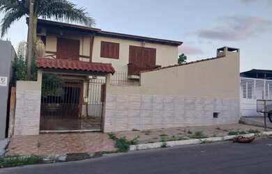 Imagem: VENDO SOBRADO GUAJUVIRAS SETOR O2