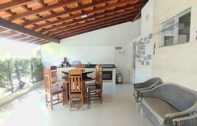 Imagem: VENDO EXCELENTE CASA EM CONDOMÍNIO 3 QTS