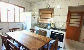 Imagem 3: Casa Ideal no Castelo Branco: Conforto e Espaço para Sua Família