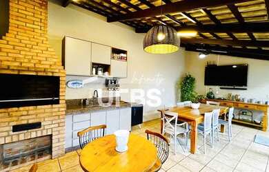 Imagem 4: Lindo sobrado todo mobiliado com área de churrasco e frente praça no Jardim américa