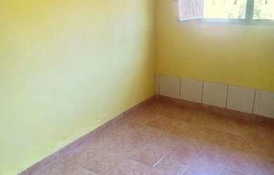 Imagem 3: Ótimo 2 quartos independente com quintal e garagem no Centro de Sepetiba